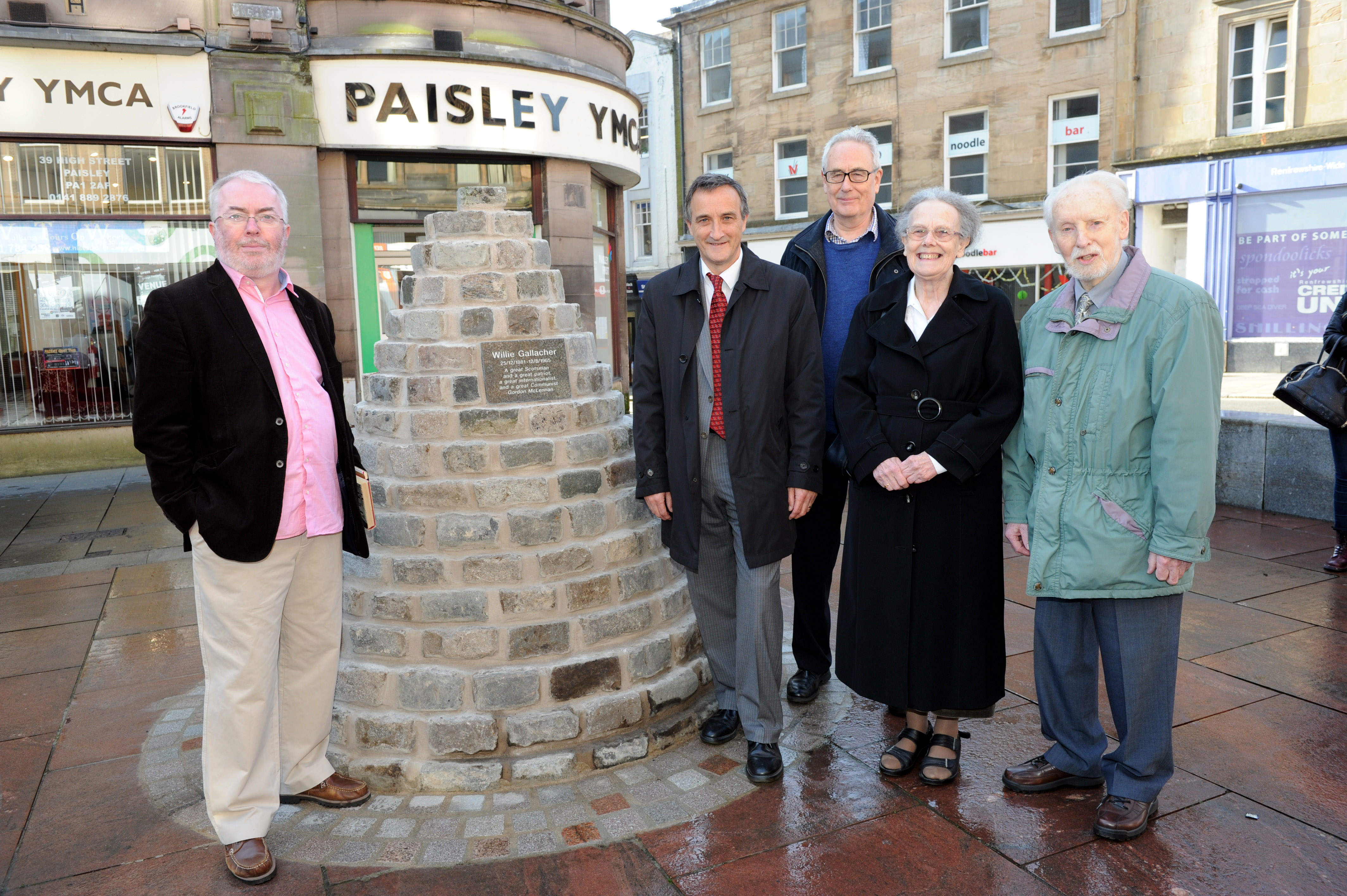 (l-r): Stewart MacLennan (Scottish Labour History Society), Councillor Michael Holmes (Renfrewshire Council Depute Leader), John Foster (Morning Star), Audrey and Eric Canning (Custodians of the Willie Gallacher Memorial Library)
