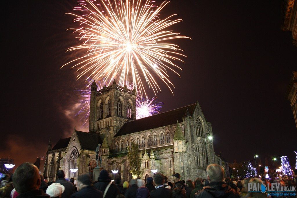 paisley-abbey-fireworks