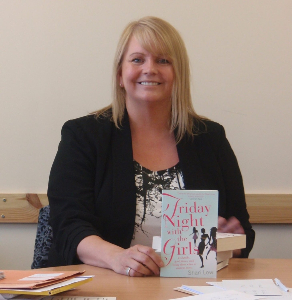Author Shari Low writes love letter to Renfrew Library