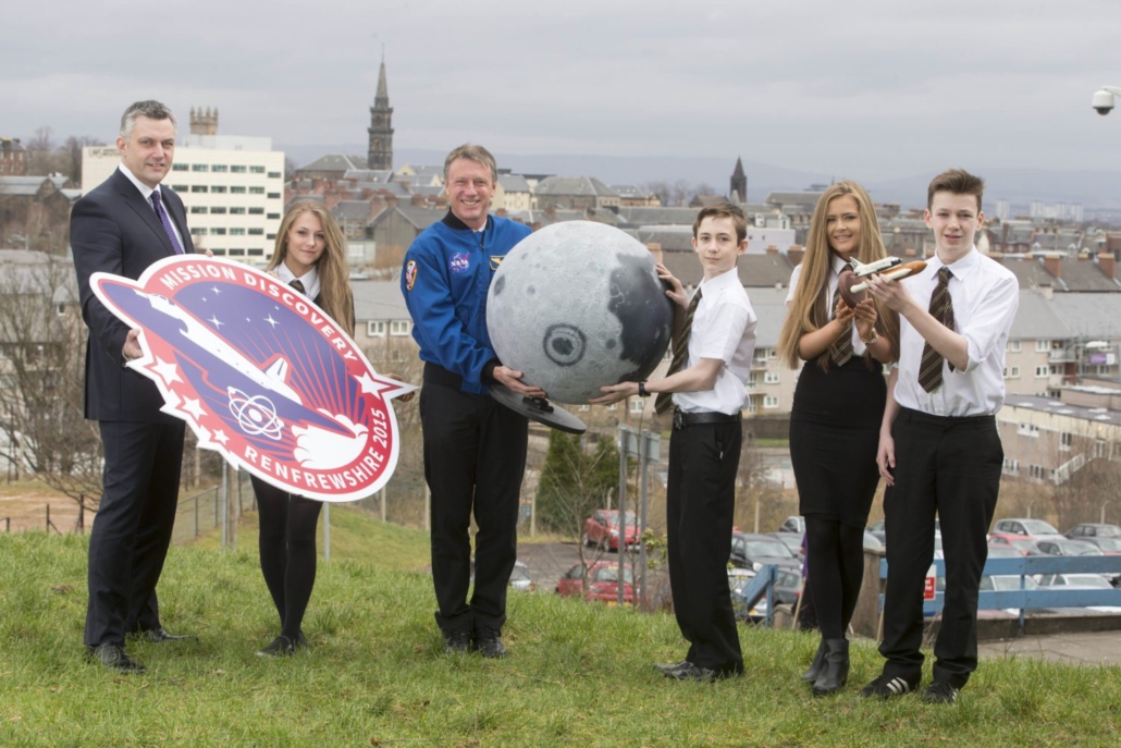 UK’s top astronaut Mike Foale touches down at Paisley secondary school
