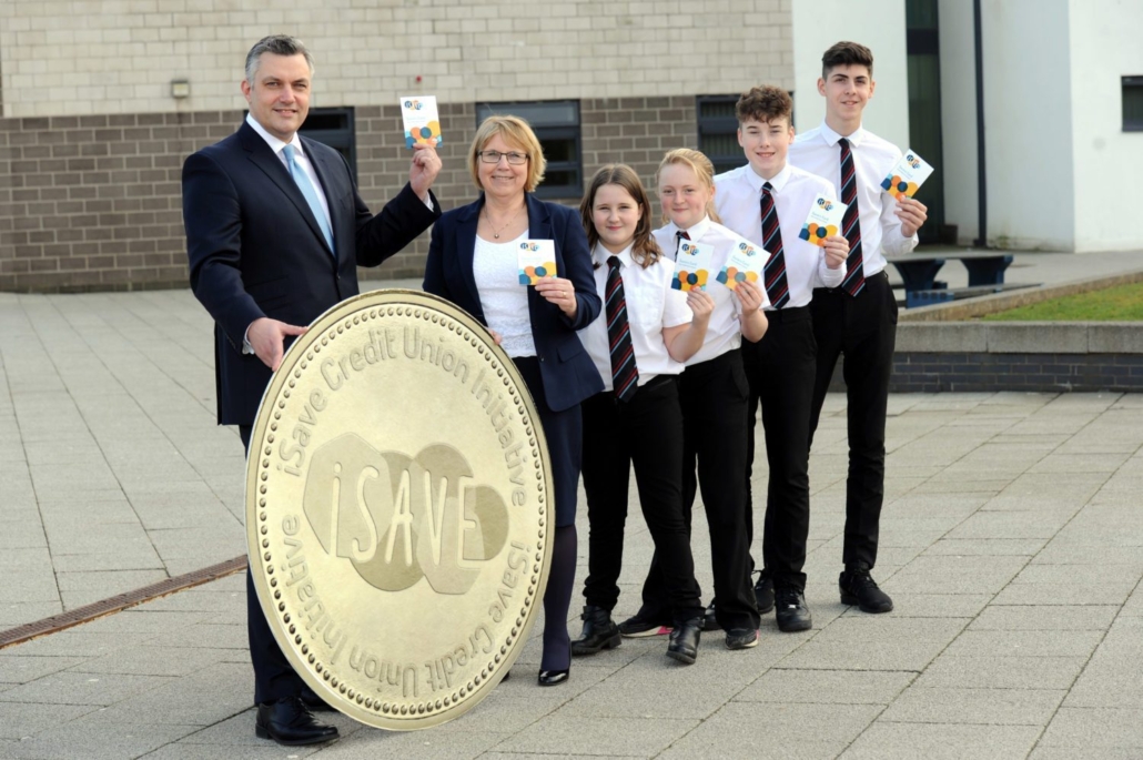 Young savvy savers demonstrate financial skills to Council Leader