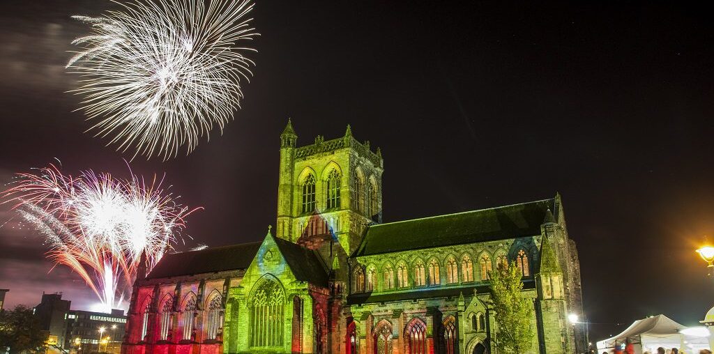 Paisley-abbey-fireworks-20152