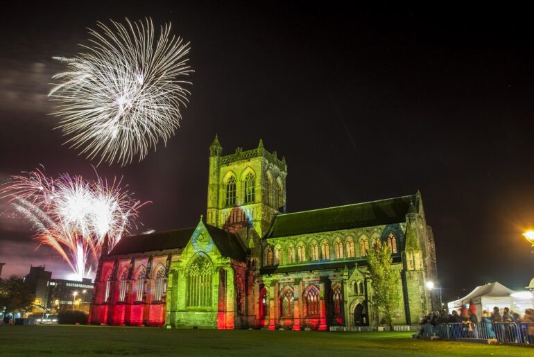 Paisley-abbey-fireworks-20152