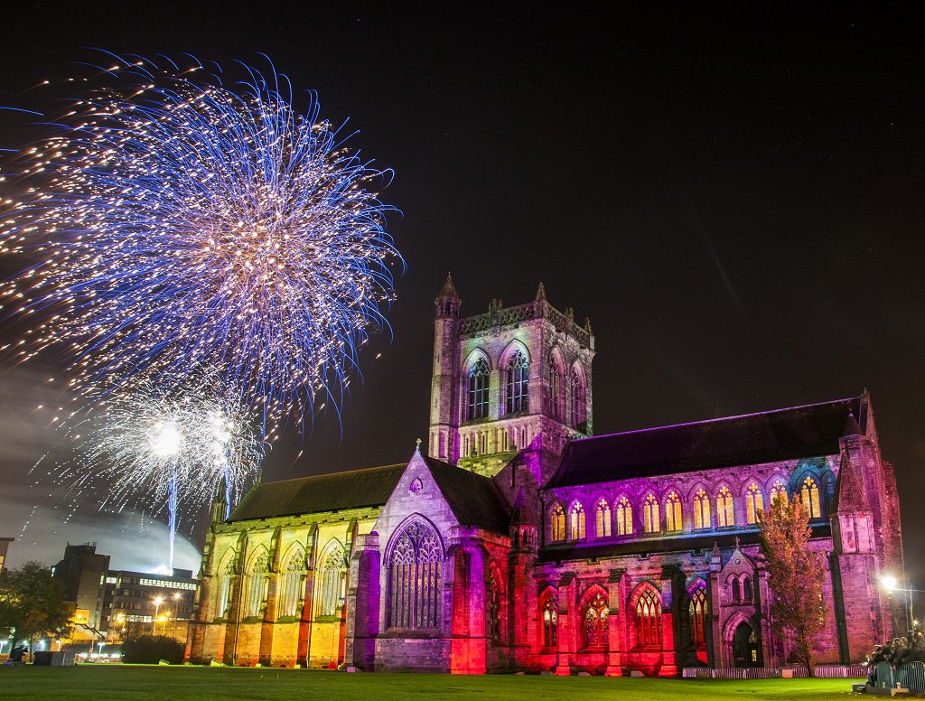 Paisley-abbey-fireworks-20153