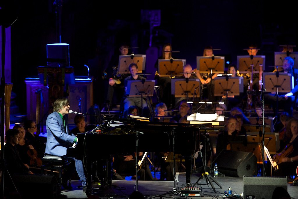  Justin Currie and the Royal Scottish National Orchestra performing in Paisley Abbey