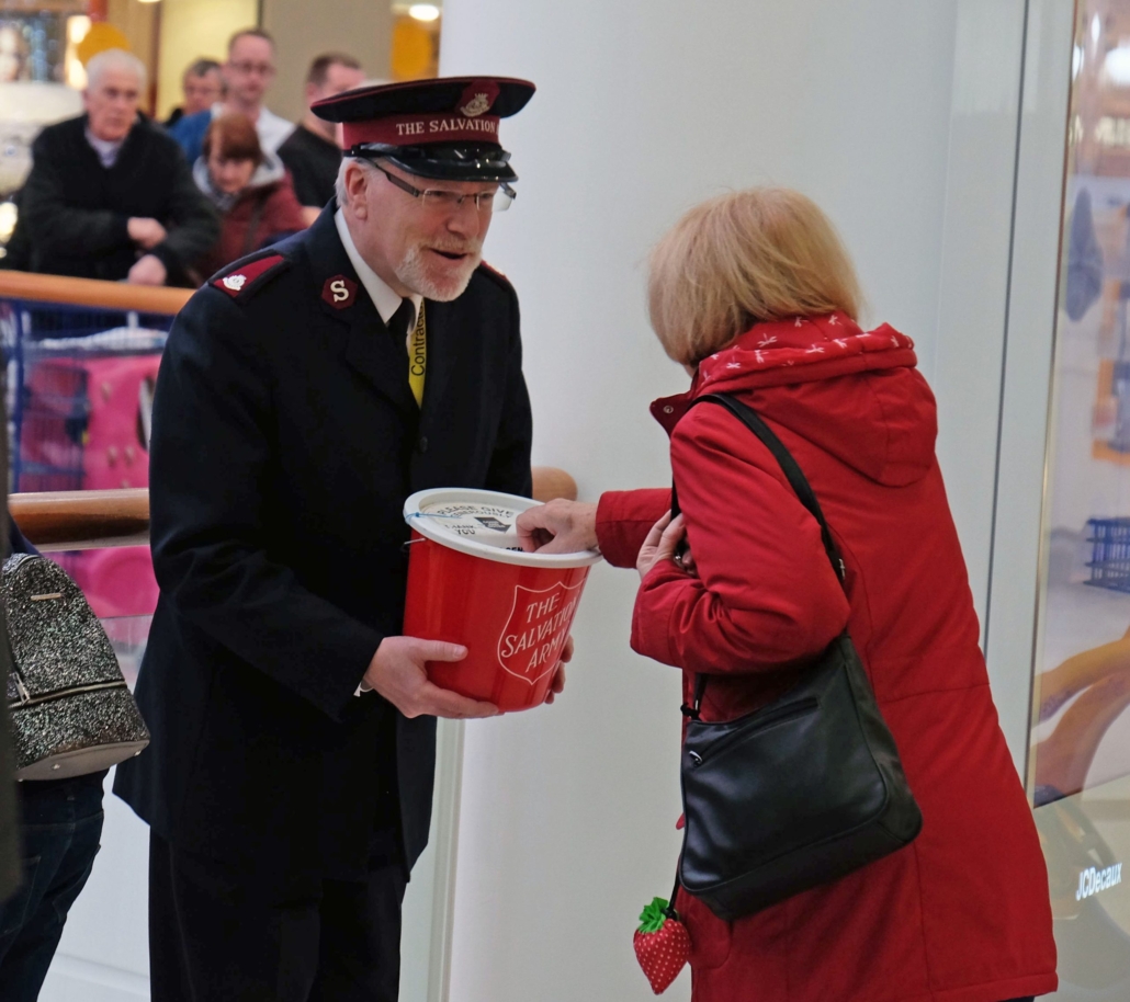 Thousands raised for good causes in mall’s festive music extravaganza