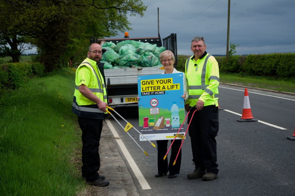 Renfrewshire Council backs Week of Action on Roadside Litter