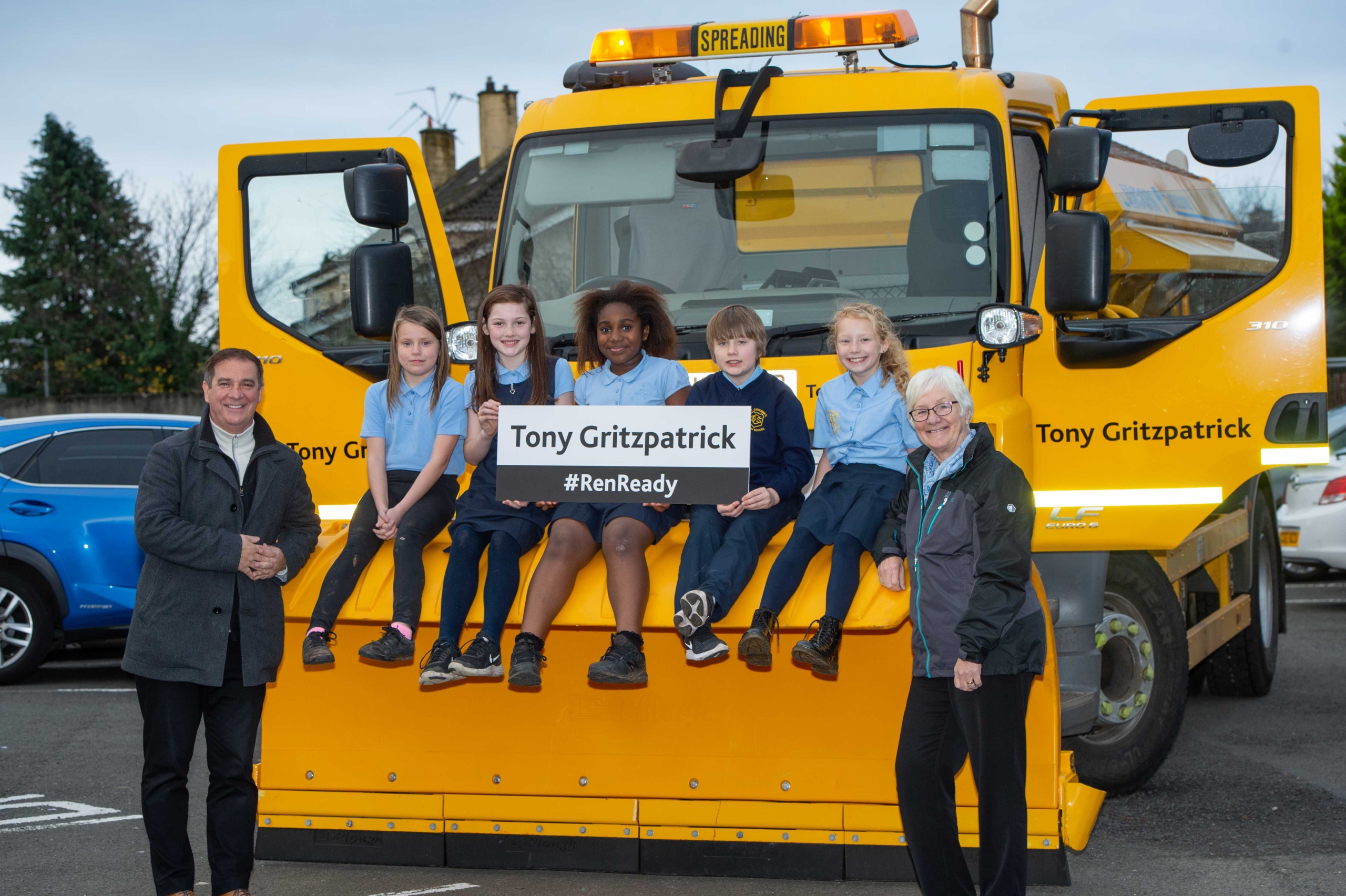 Tony Fitzpatrick, Councillor Cathy McEwan and St Catherine's Primary pupils (3)
