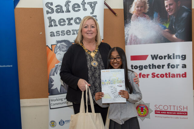 Renfrewshire's Provost Lorraine Cameron with Aneesa Lilah Maan - St James Primary