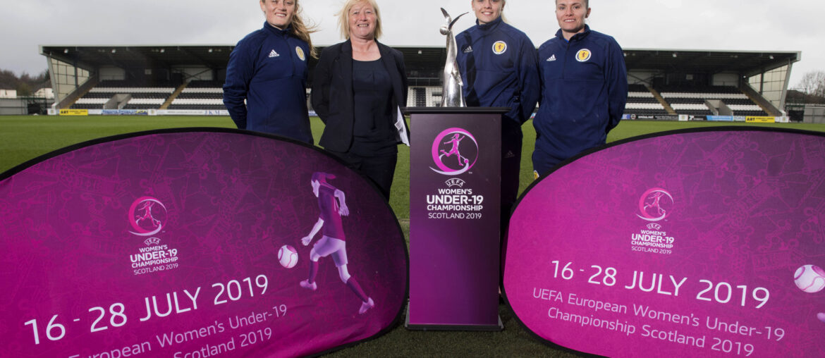 Scotland stars Erin Cuthbert (l) and Jo Love (r) join U19s Coach Pauline Hamill and Captain Amy Muir to promote the tournament