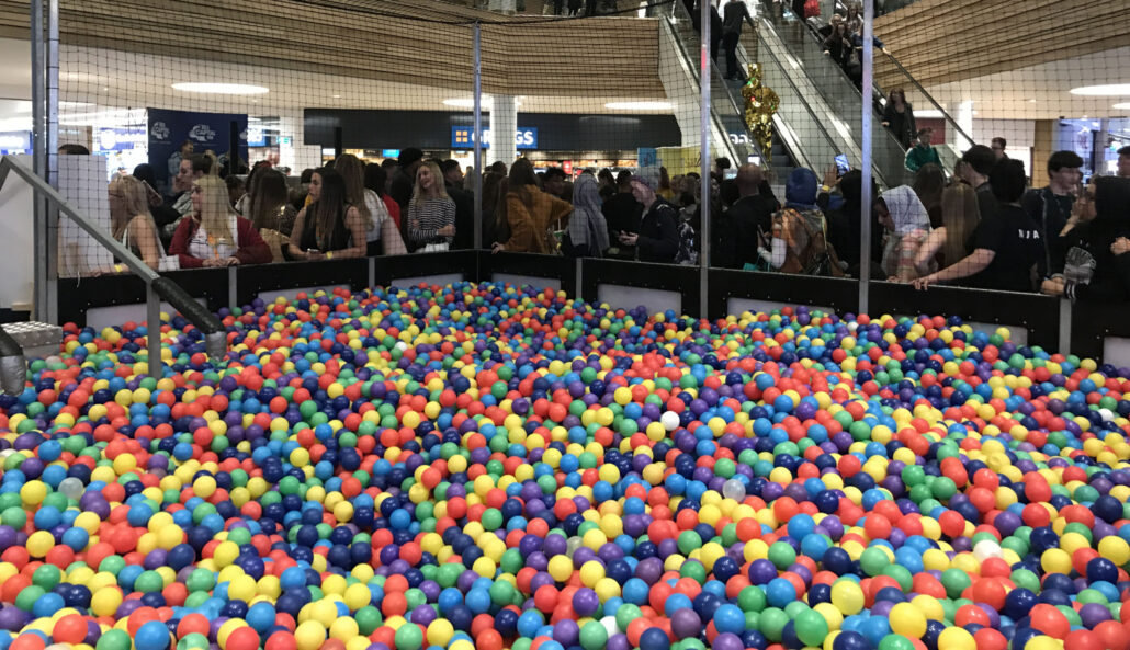Shoppers can have a ball and win prizes